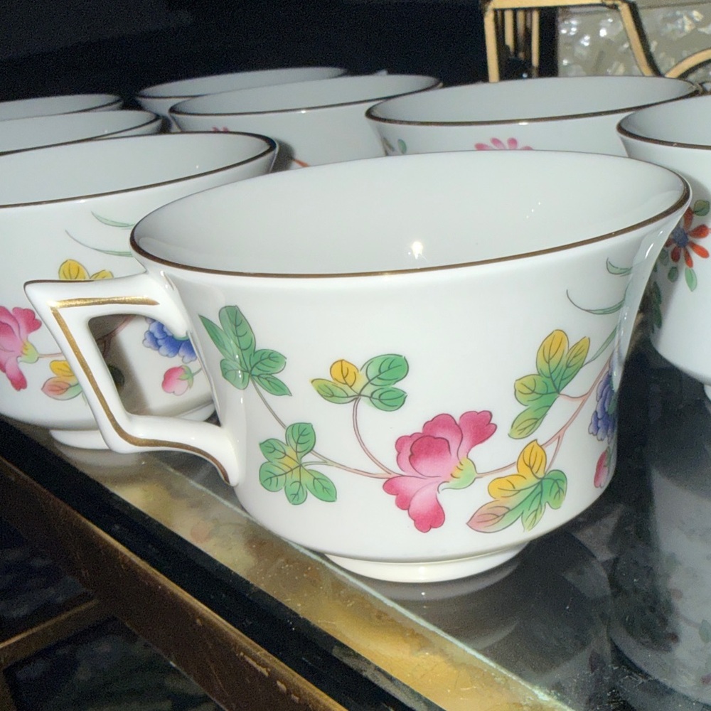 Wedgwood Cuckoo Williamsburg White Porcelain Floral Mug with Gold Trim Accents